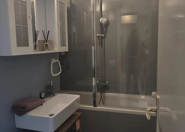 아파트 Alba - Three Bedroom With Loggia