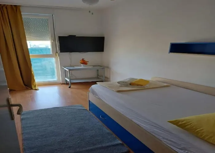 아파트 Alba - Three Bedroom With Loggia