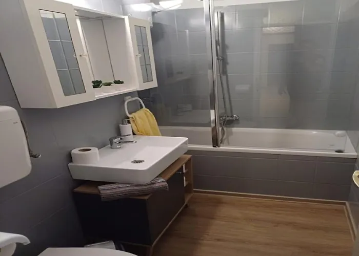 아파트 Alba - Three Bedroom With Loggia