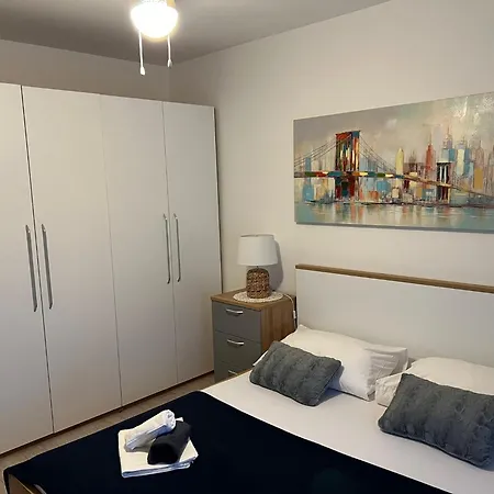 Appartement Alba - Three Bedroom With Loggia Split