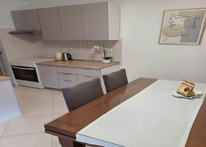 公寓 Alba - Three Bedroom With Loggia