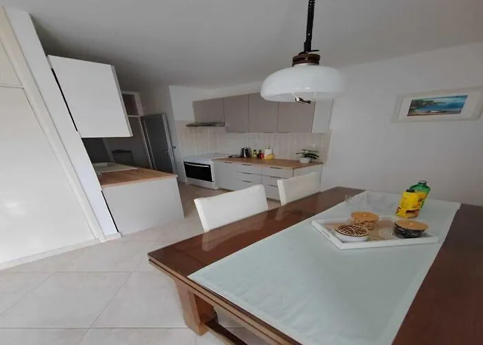 公寓 Alba - Three Bedroom With Loggia *