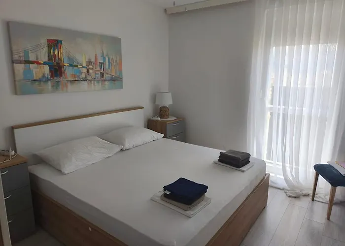 公寓 Alba - Three Bedroom With Loggia *