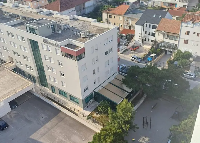 Alba - Three Bedroom With Loggia 公寓 *