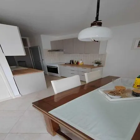 Апартаменти Alba - Three Bedroom With Loggia *