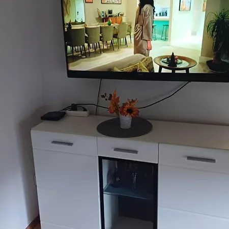 Alba - Three Bedroom With Loggia Спліт