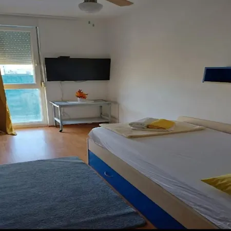 Апартаменти Alba - Three Bedroom With Loggia